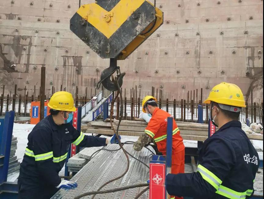 央視新聞:中交一公局集團(tuán)萬(wàn)州環(huán)線復(fù)工復(fù)產(chǎn)