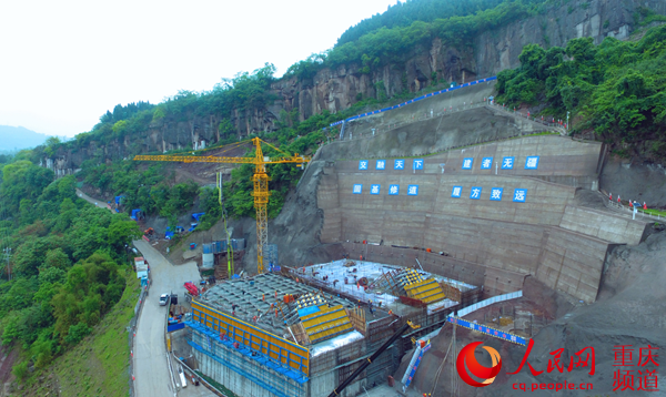 人民網(wǎng)報(bào)道：新田長江大橋最大規(guī)模澆筑工序順利完工